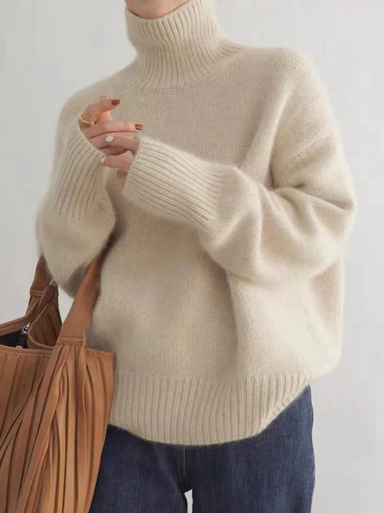 Cashmere turtleneck sweater in beige