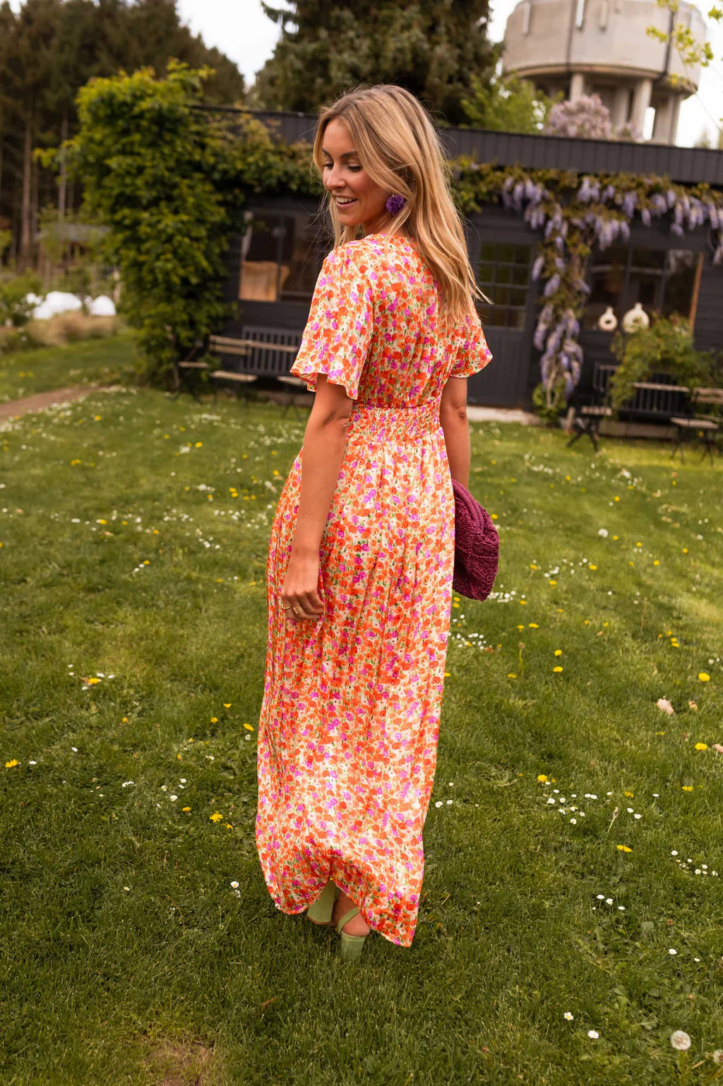 Floral print long summer dress featuring a defined waist design, perfect for warm weather outings and casual events. 3