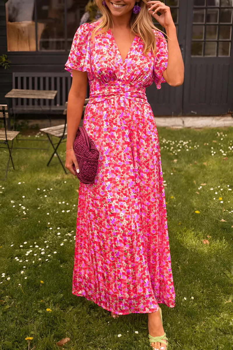 Floral print long summer dress featuring a defined waist design, perfect for warm weather outings and casual events. 7