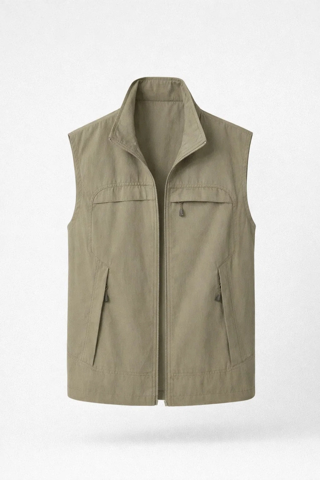 Men's lightweight vest featuring zippered pockets and a structured collar, ideal for outdoor activities and casual wear. 2