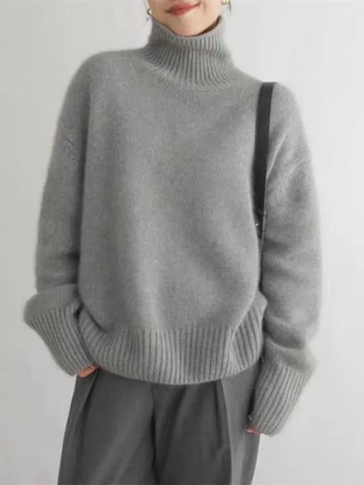Women's luxe cashmere turtleneck sweater
