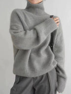Women's luxe cashmere turtleneck sweater in grey