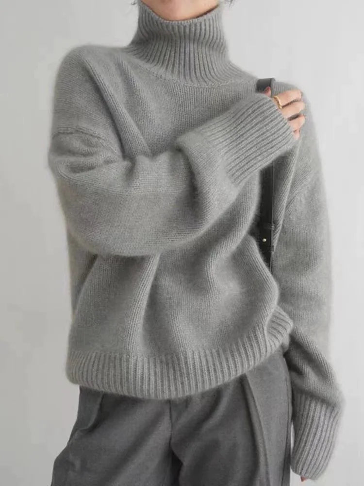 Women's luxe cashmere turtleneck sweater in grey