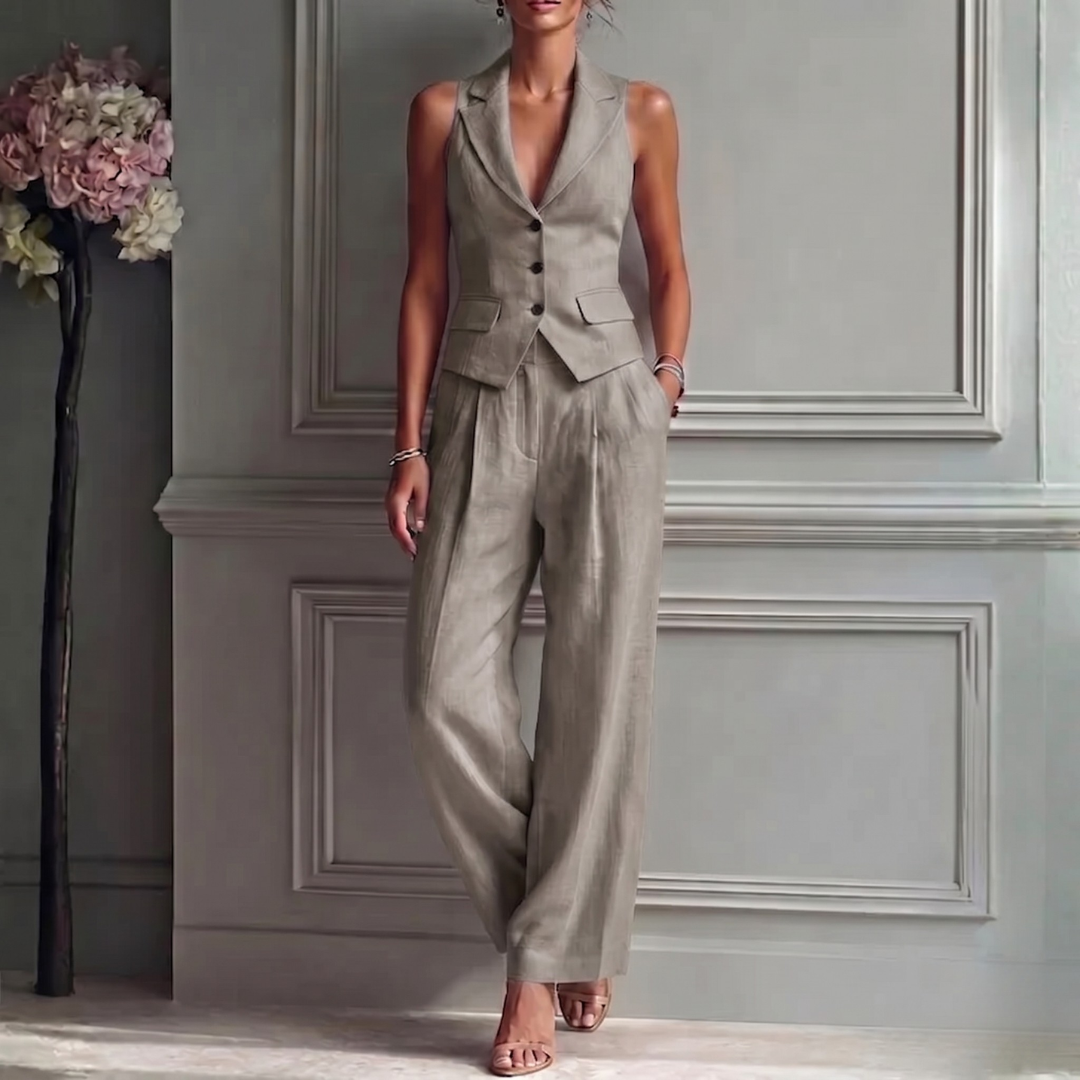 Women's backless vest and wide-leg trousers set, perfect for summer outings, featuring a stylish design and comfortable fit. 5