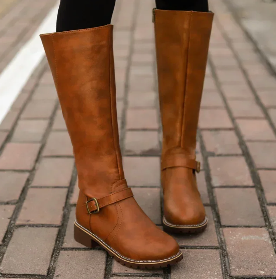 Stylish women's boots featuring a removable footbed and shock-absorbing sole, designed for comfortable everyday wear. 1