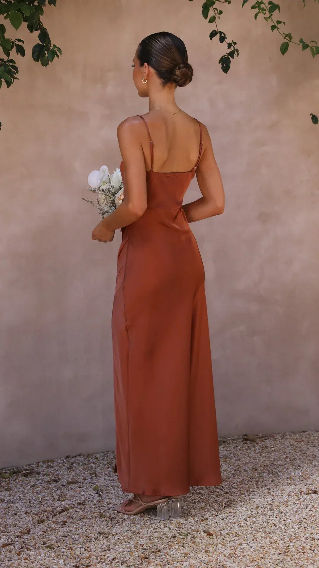 Women's fitted maxi dress featuring a straight neckline, perfect for formal summer events, showcasing a stylish silhouette and elegant design. 4