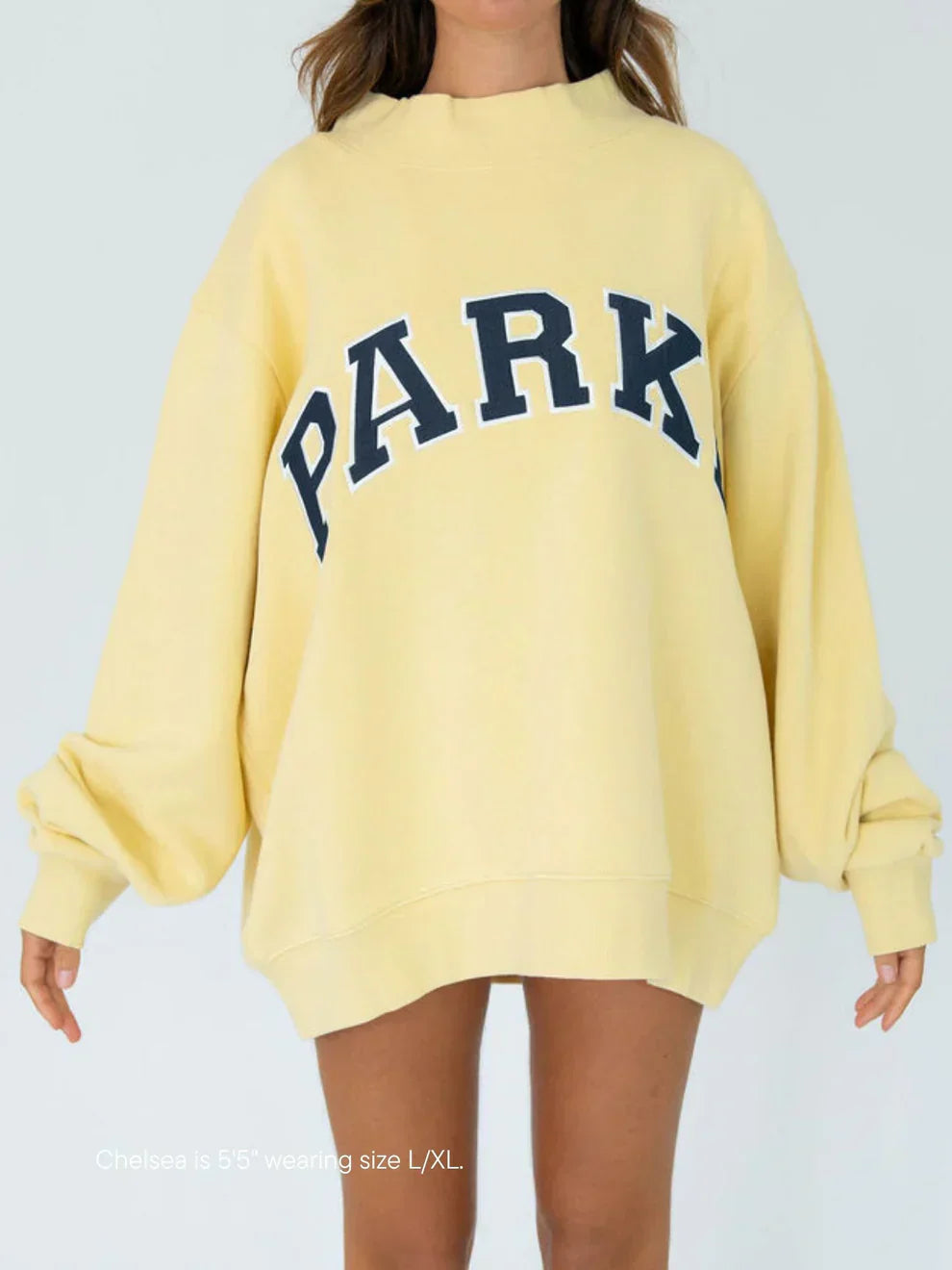 Women's oversized sweatshirt featuring soft chenille lettering, perfect for casual everyday wear and stylish comfort. 2