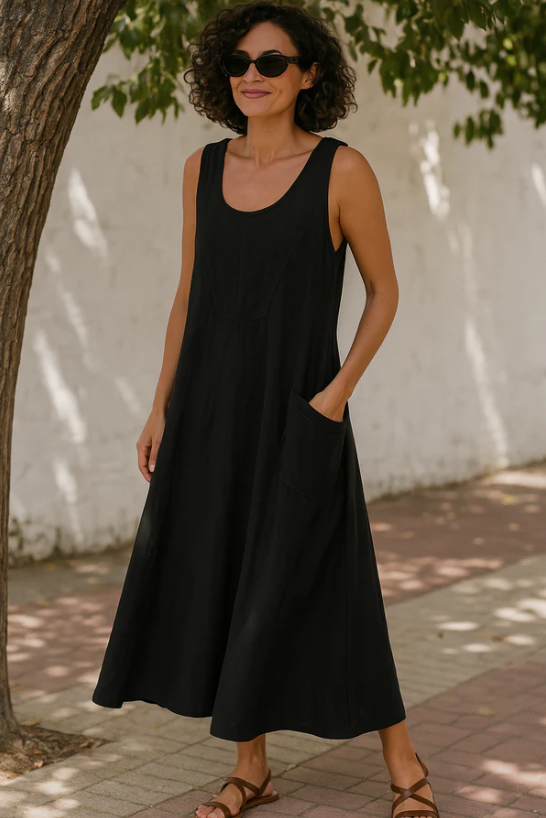 Women's relaxed maxi dress featuring stylish pockets, perfect for summer occasions, showcasing a lightweight fabric and a comfortable fit. 10