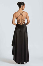 Women's ruffled maxi dress in elegant evening style, perfect for formal occasions, featuring a flattering silhouette and sophisticated design. 8
