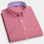 Women's short sleeve oxford shirt in a light and breathable fabric, perfect for casual summer outings, featuring a classic collar and a relaxed fit for comfortable wear 3