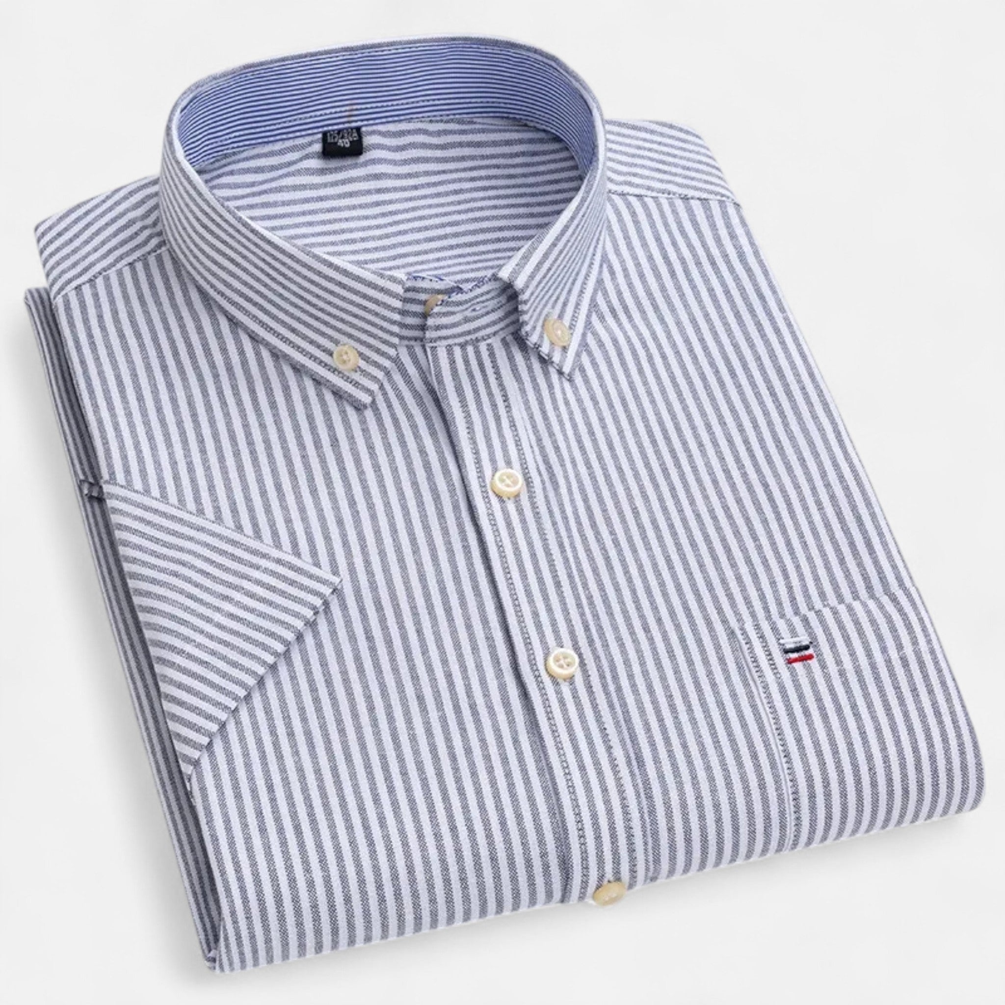 Women's short sleeve oxford shirt in a light and breathable fabric, perfect for casual summer outings, featuring a classic collar and a relaxed fit for comfortable wear 9