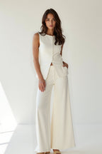 Women's sleeveless set featuring a stylish top and flowy wide-leg pants, perfect for summer outings and casual wear. 0