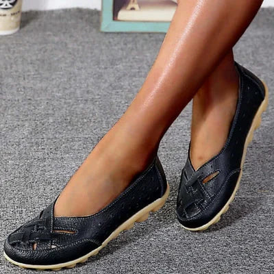 Comfortable women's supportive loafers designed for daily walking, featuring cushioned insoles and flexible soles for all-day wear. 2