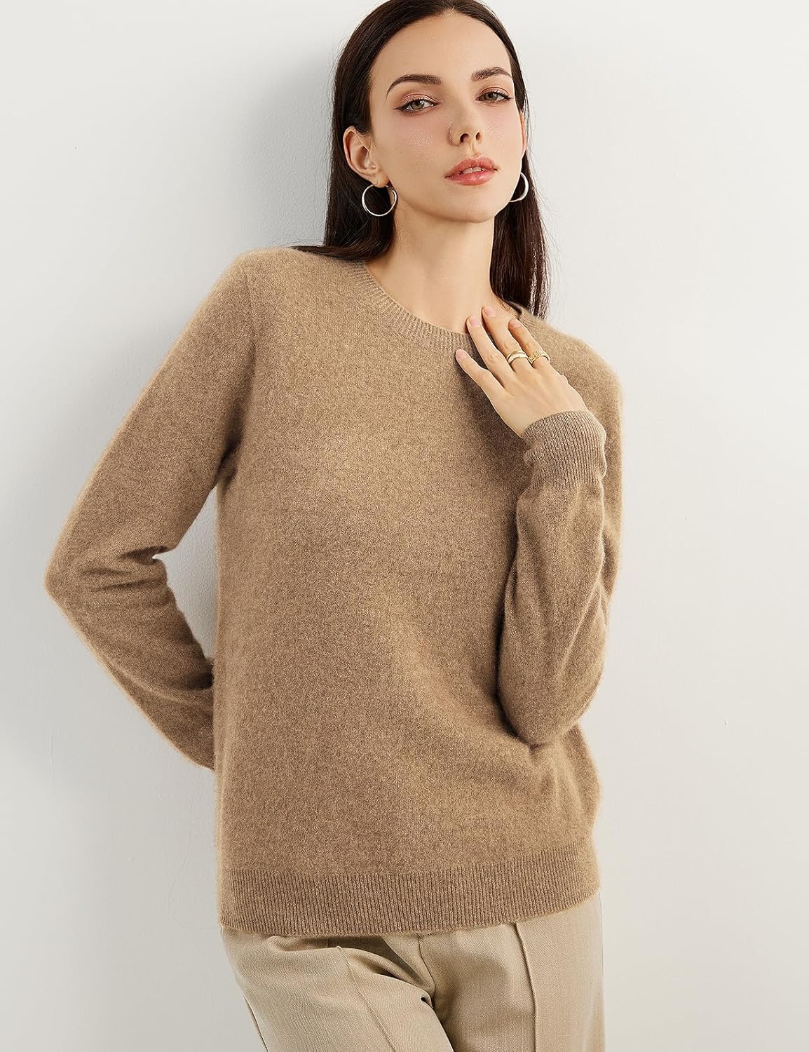 Women's luxe cashmere crew neck sweater in tan